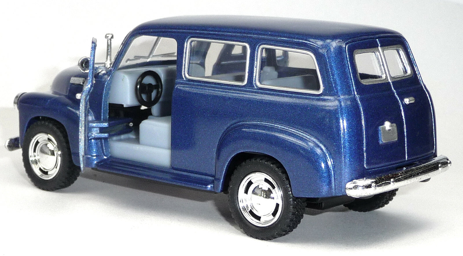 INSMART Chevrolet Suburban 1950 Rückansicht