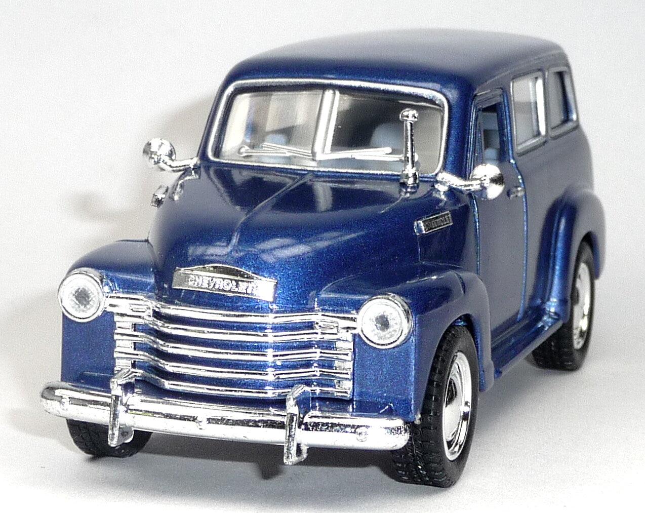 Chevrolet Suburban Modellauto Frontansicht