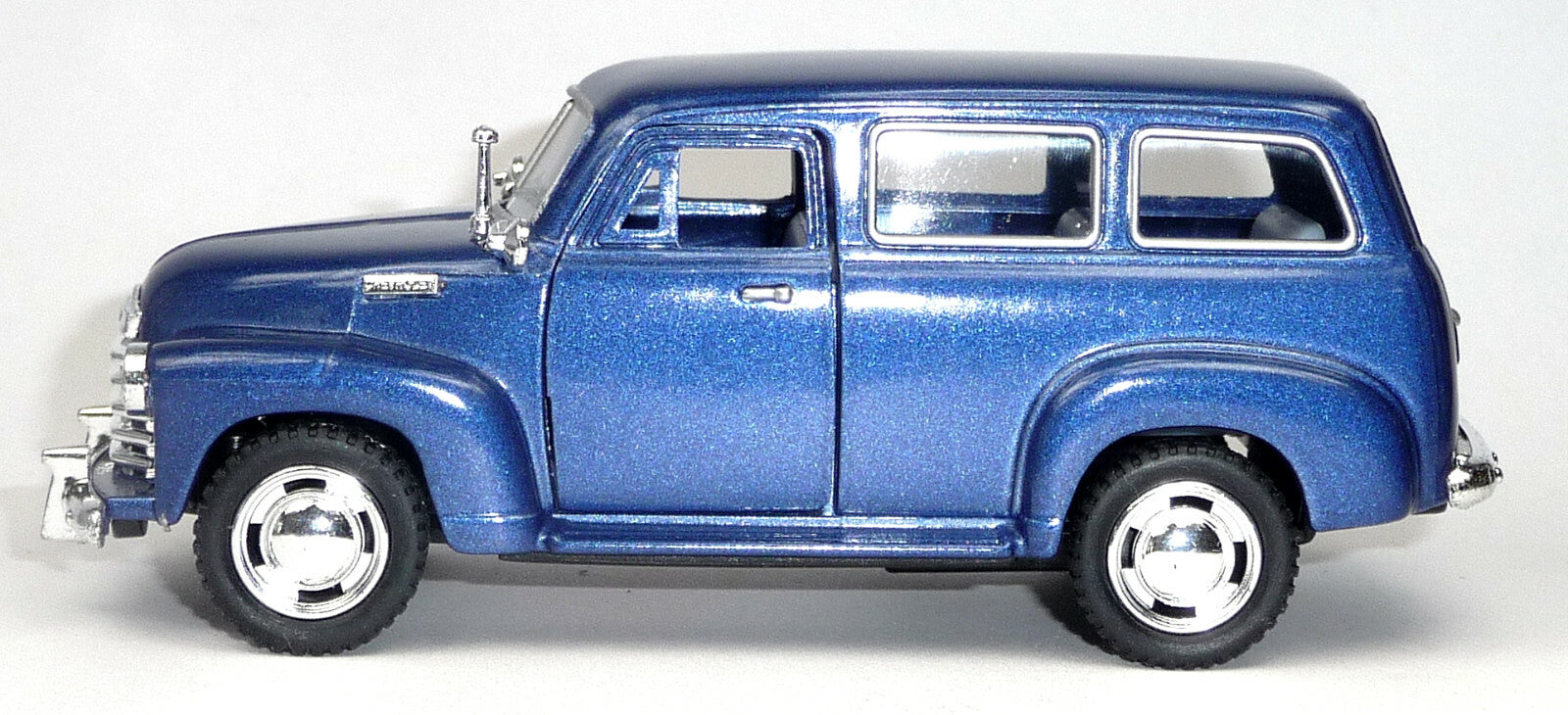 Chevrolet Suburban Sammlermodell 1:36 Seitenansicht