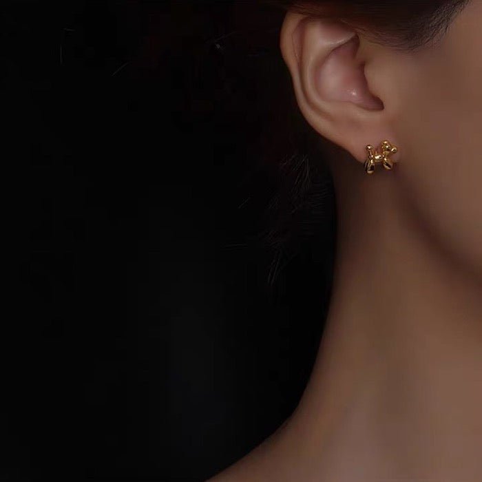 Niedliche kleine Ohrstecker mit Ballonhund – Gold und Silber